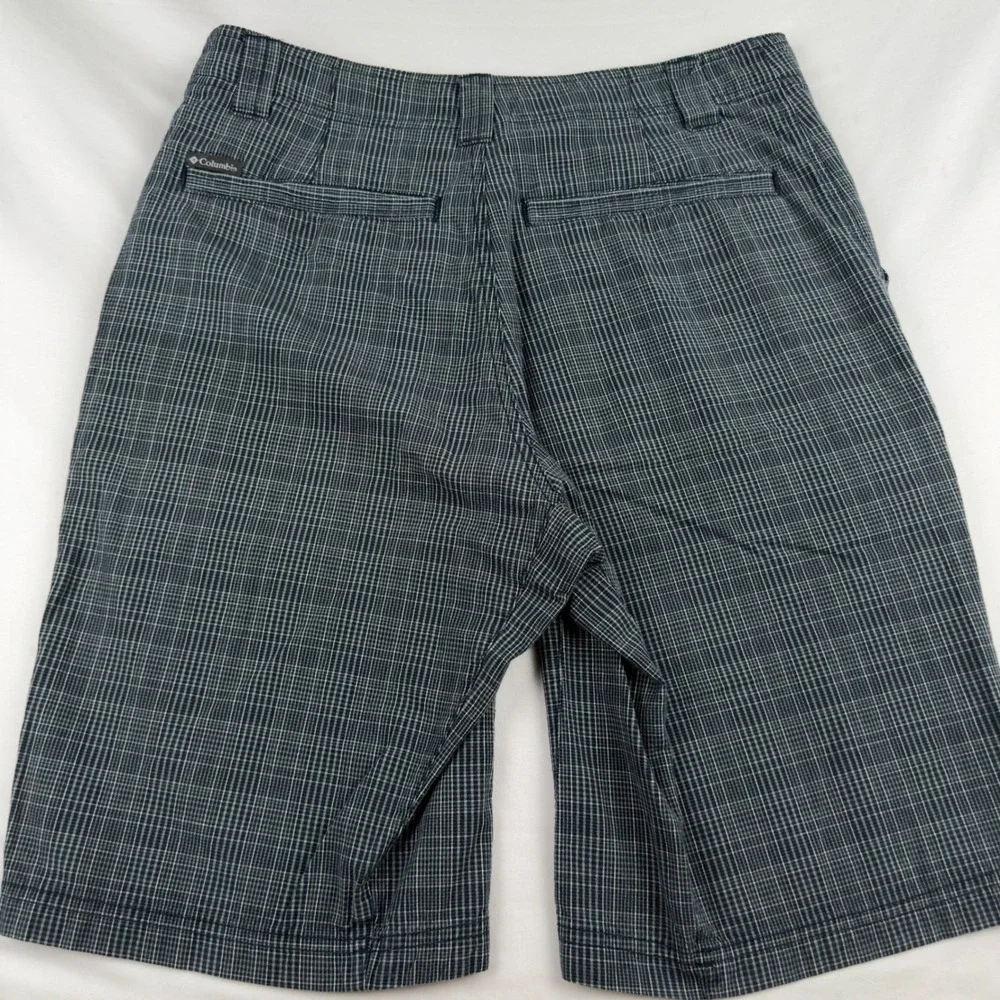 Columbia Mens Omni-Shade Plaid Cargo Shorts 32 Navy Blue Grey 112 AM4364